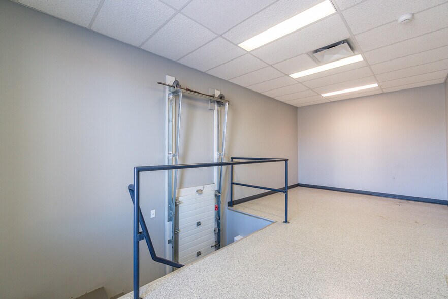 More Photos Of 786 St King E, Sherbrooke Storefront Retail Office For Sale