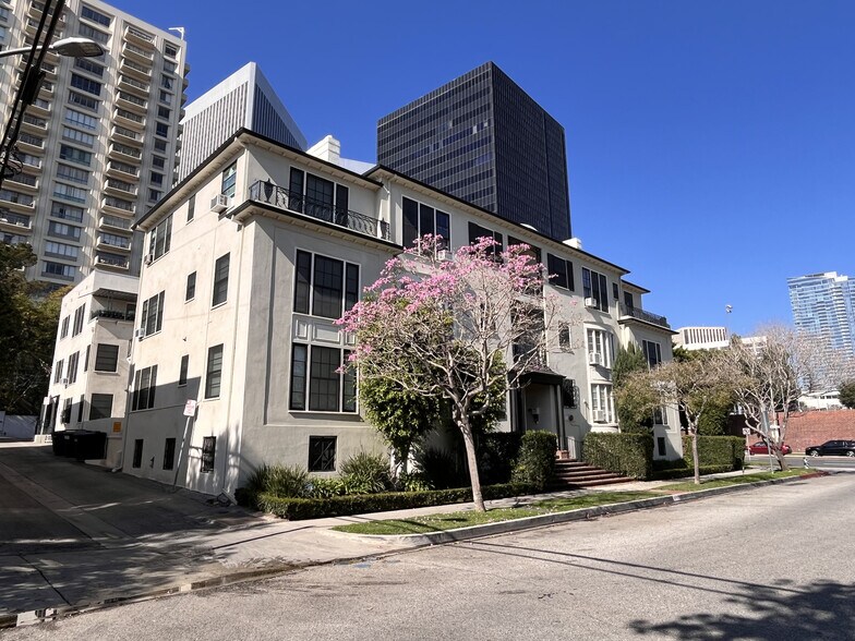Primary Photo Of 401 Shirley Pl, Beverly Hills Multifamily For Sale