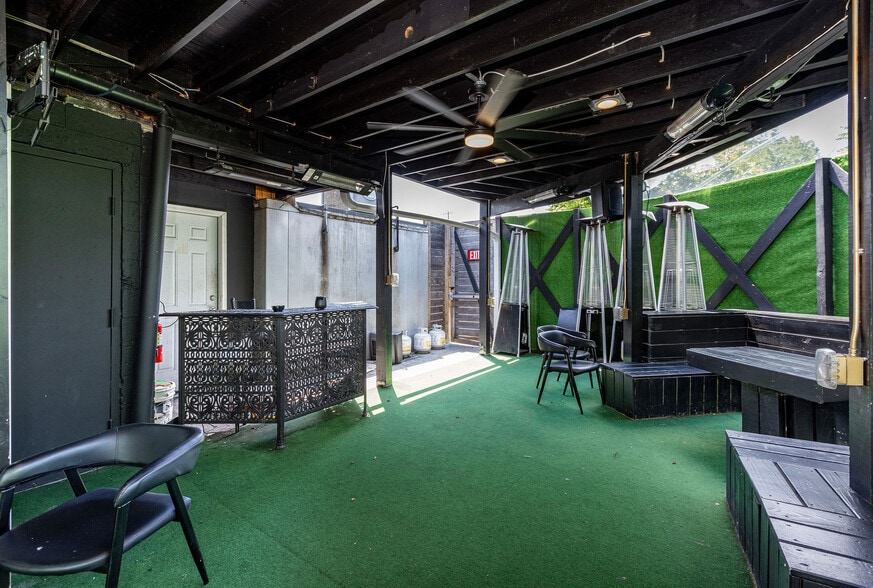 More Photos Of 8021 Hamilton Ave, Cincinnati Freestanding For Sale