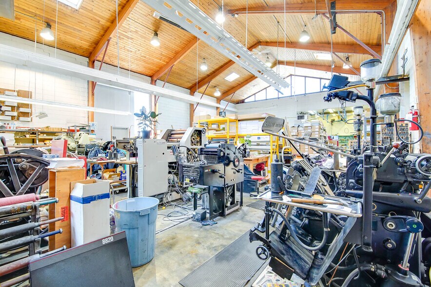 More Photos Of 4918 Napier St, Port Alberni Flex For Sale