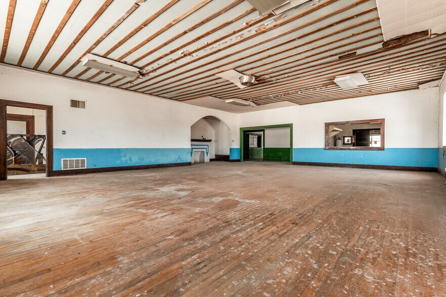 More Photos Of 611-613 W Chickasha Ave, Chickasha Storefront Retail Office For Lease