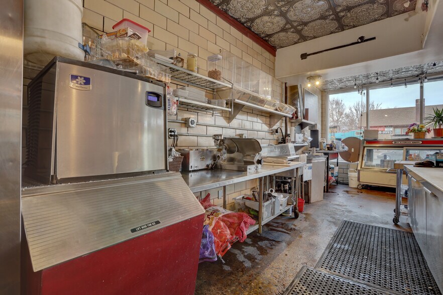 More Photos Of 3900-3910 W Colfax Ave, Denver Storefront For Lease