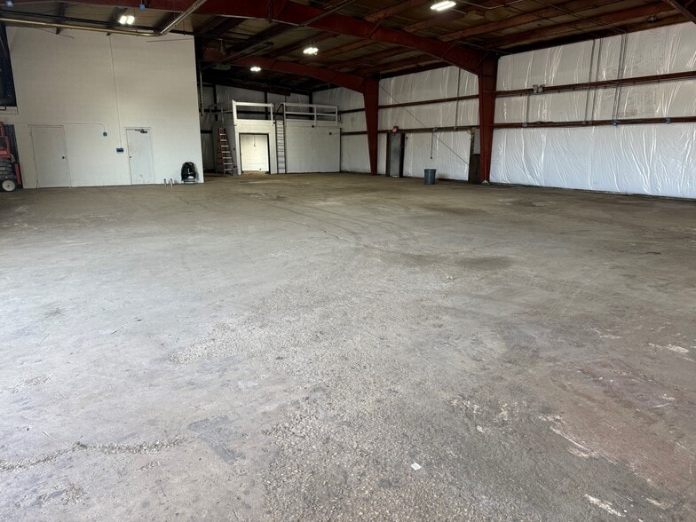 More Photos Of 28041 N Bradley Rd, Lake Forest Warehouse For Lease