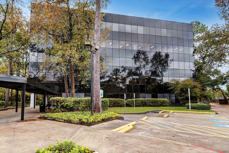 More Photos Of 2180 North Loop W, Houston Unknown For Lease