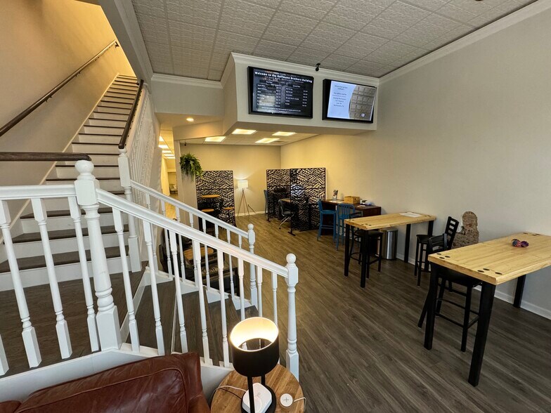 More Photos Of 112 S Maple St, Murfreesboro Office For Lease