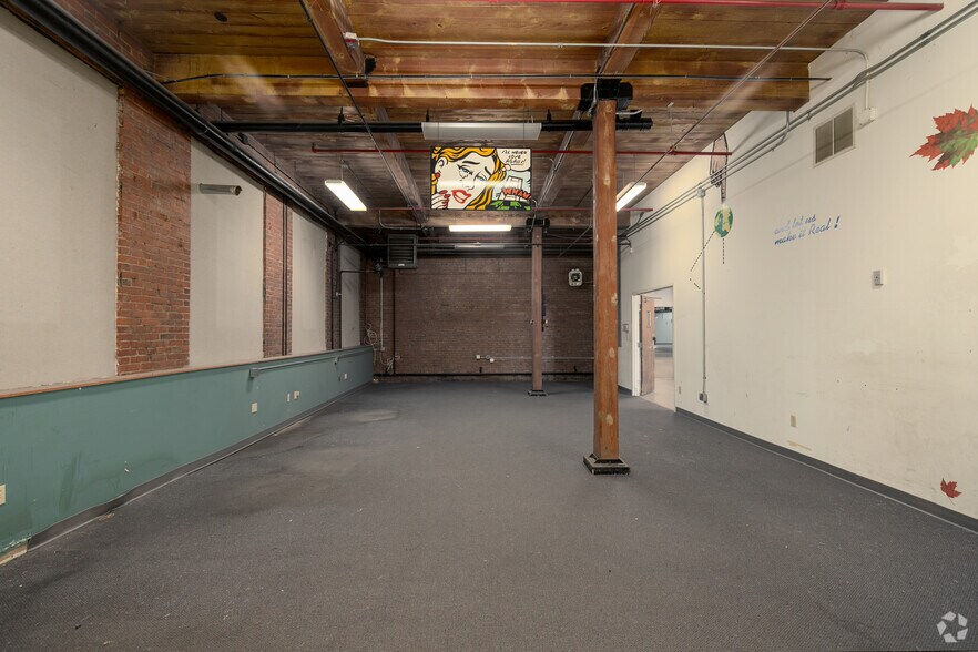 More Photos Of 650 Franklin Ave, Hartford Manufacturing For Sale