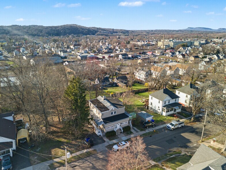 More Photos Of 219 S Orchard St, Wallingford Multifamily For Sale