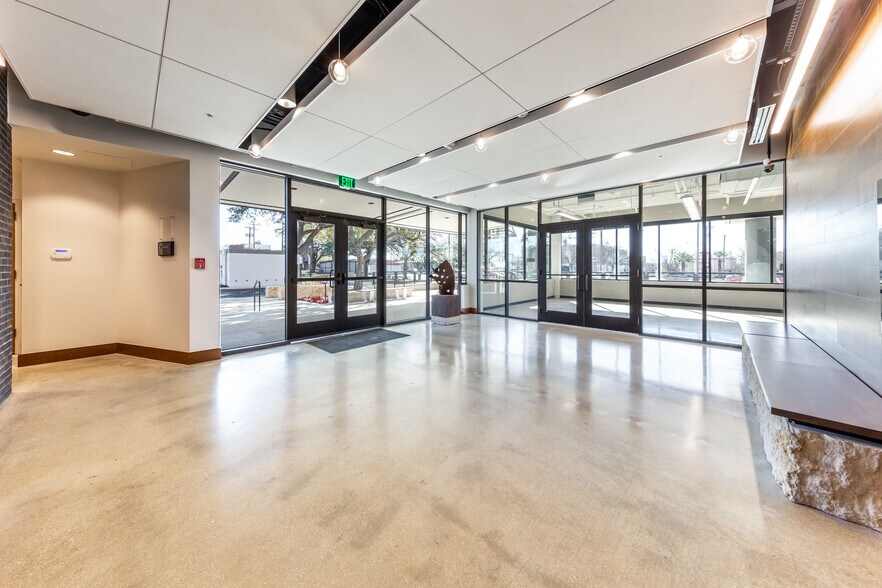 More Photos Of 1422 E Grayson St, San Antonio Office For Lease