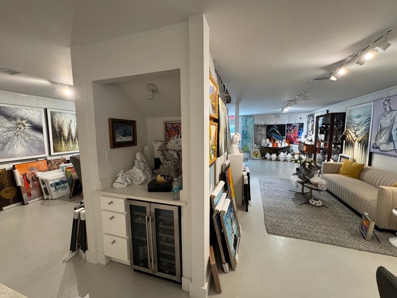 More Photos Of 1113 N 9th Ave, Pensacola Freestanding For Lease