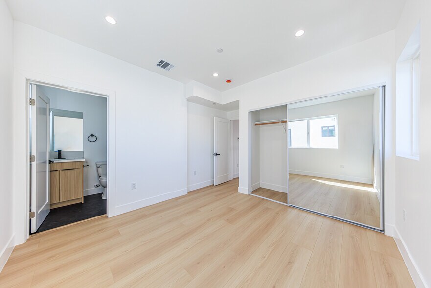 More Photos Of 2424 S West View St, Los Angeles Apartments For Sale