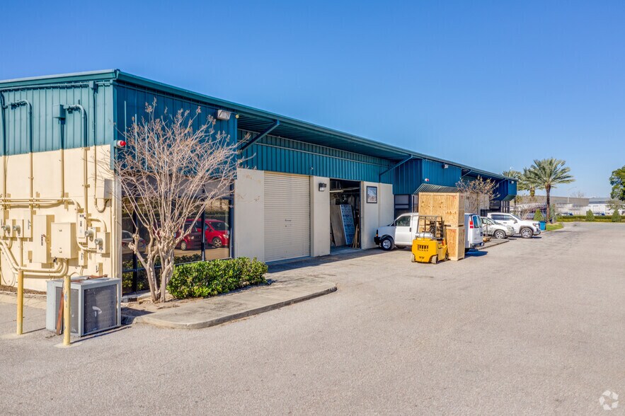 More Photos Of 3601 Vineland Rd, Orlando Warehouse For Lease