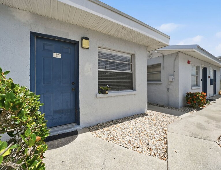 More Photos Of , Palmetto Multifamily For Sale