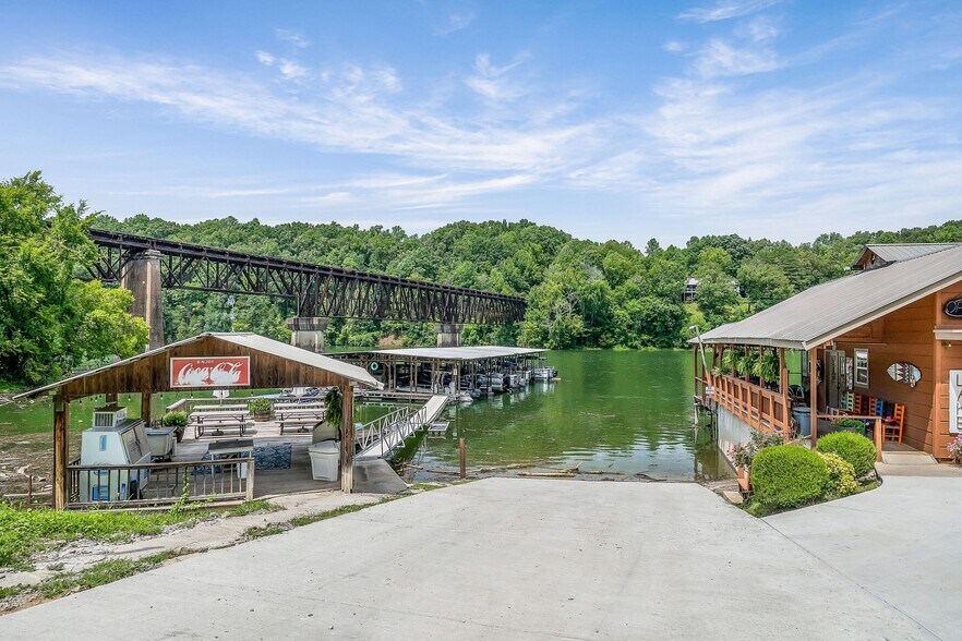 More Photos Of 1967 Rock Island Rd, Rock Island Marina For Sale