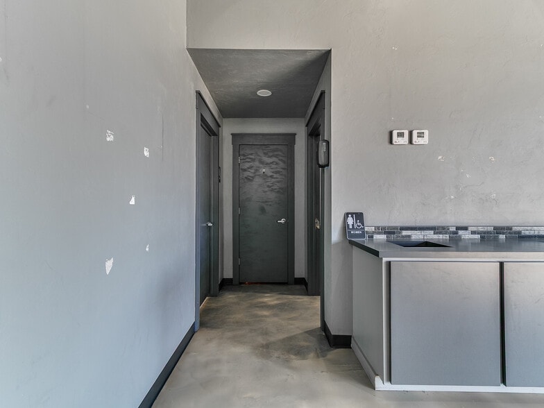 More Photos Of 504 Stinson St, Norman Convenience Store For Sale