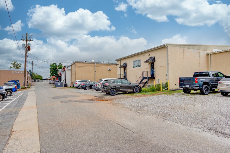 More Photos Of 115 W Court House Sq, Cumming Medical For Lease