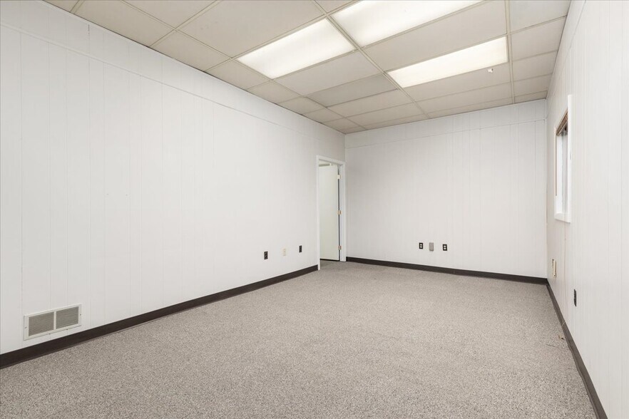More Photos Of 11 Water St, Front Royal Loft Creative Space For Lease
