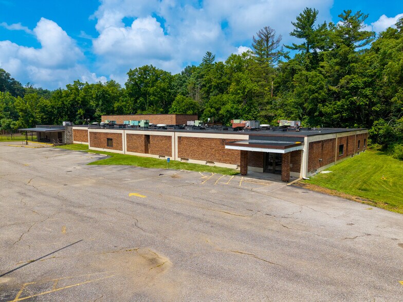 More Photos Of 700 Channel Ln, Marietta Light Distribution For Sale