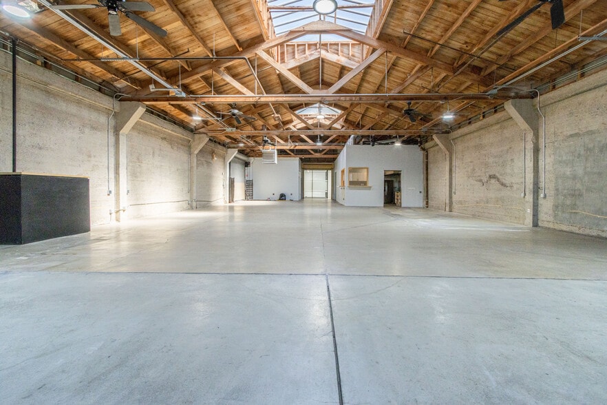 More Photos Of 1345 Howard St, San Francisco Light Distribution For Lease