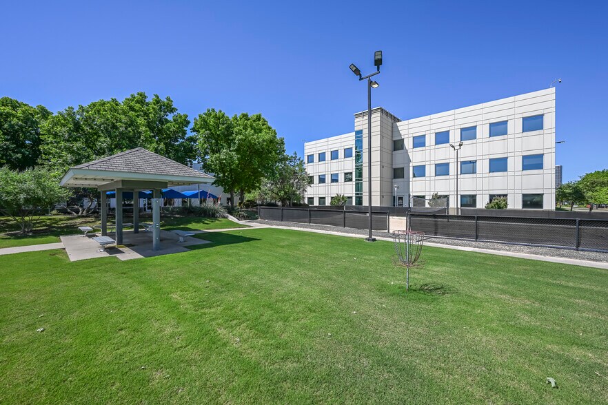 More Photos Of 5601 Headquarters Dr, Plano Office For Sale
