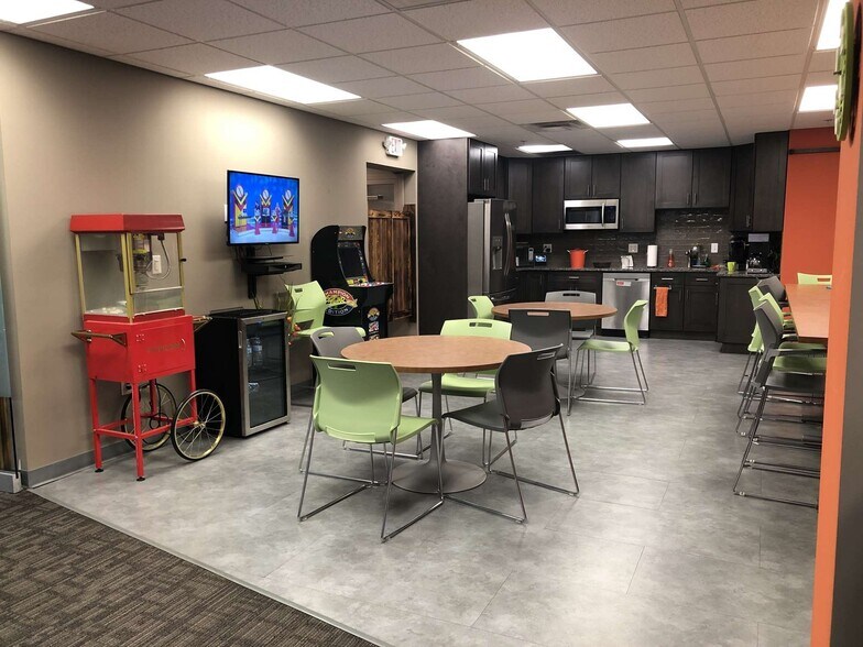 More Photos Of 101 E Town St, Columbus Office For Lease