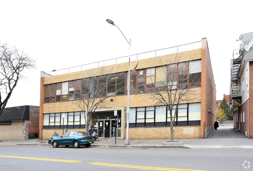 Primary Photo Of 317 S Broadway, Yonkers Office For Lease