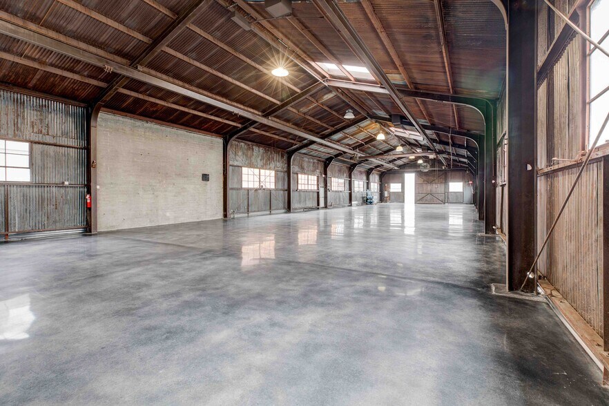 More Photos Of 2503 N Ontario St, Burbank Showroom For Lease