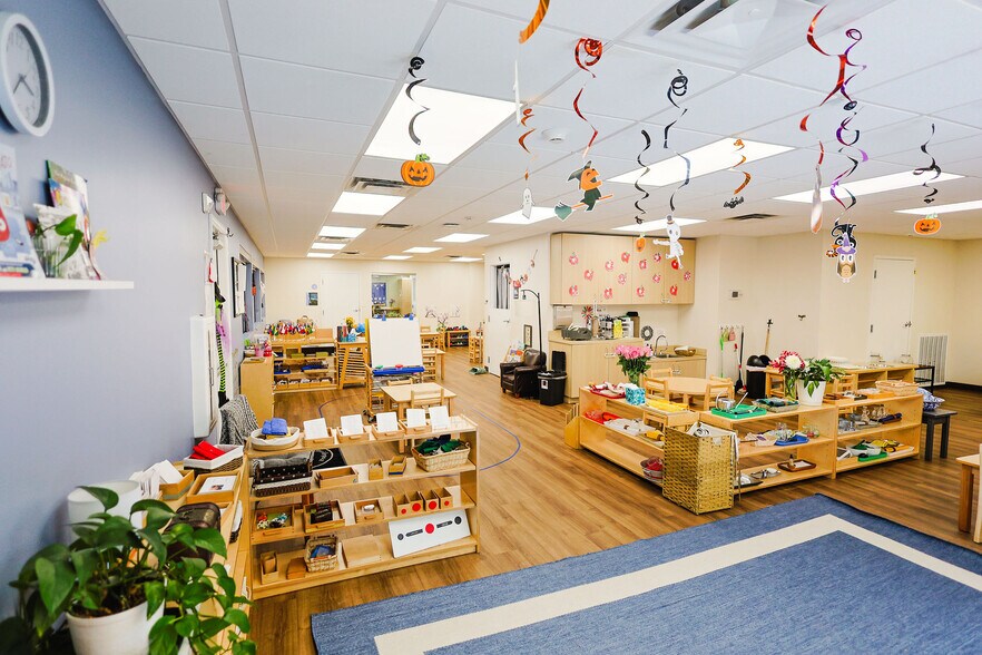 More Photos Of 2358 Shallowford Rd, Marietta Daycare Center For Sale