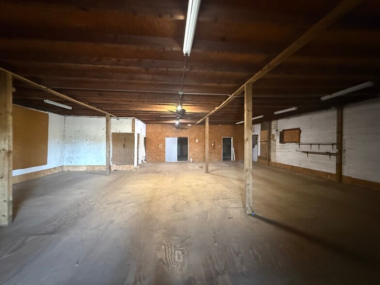 More Photos Of 6640 US Highway 70 W, La Grange Flex For Sale