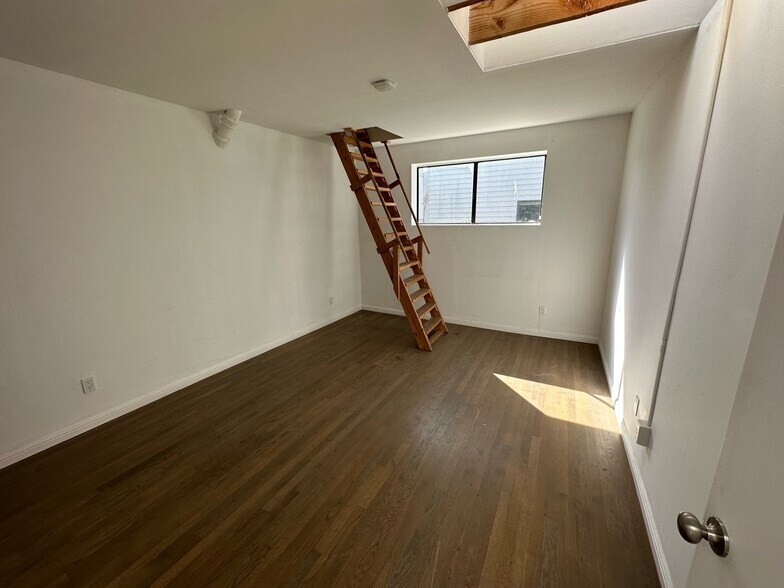 More Photos Of 22 Cleveland St, San Francisco Warehouse For Sale