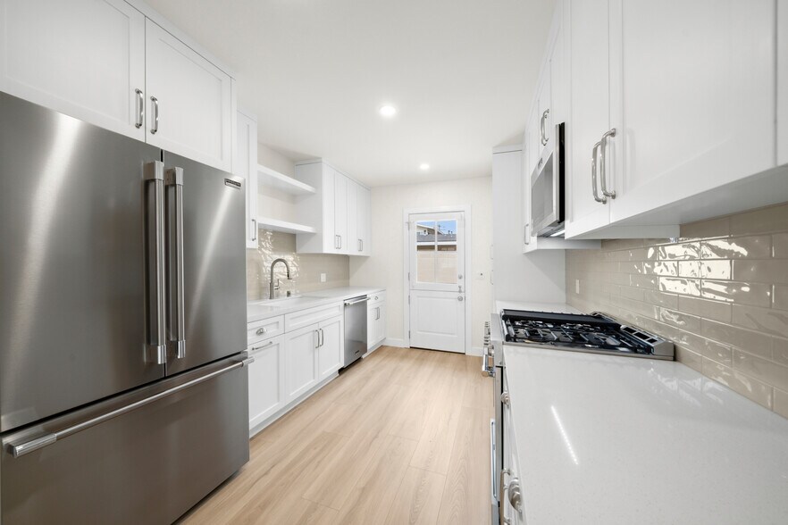 More Photos Of 1805 Clay St, Newport Beach Apartments For Sale