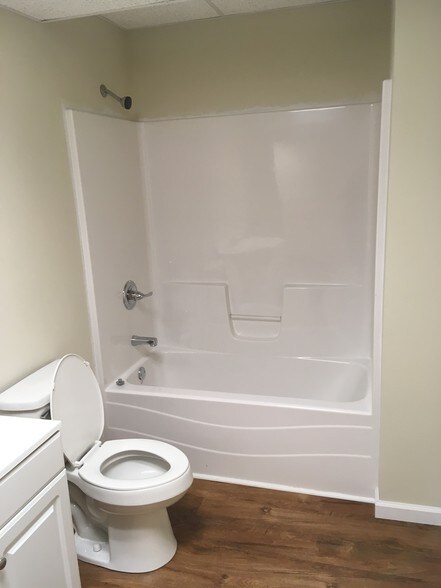 More Photos Of 137 E Washington St, Shelbyville Lodge Meeting Hall For Sale