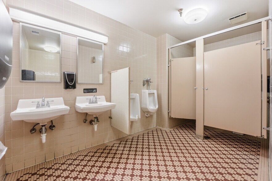 More Photos Of 2305 Wilmington Rd, New Castle Restaurant For Sale