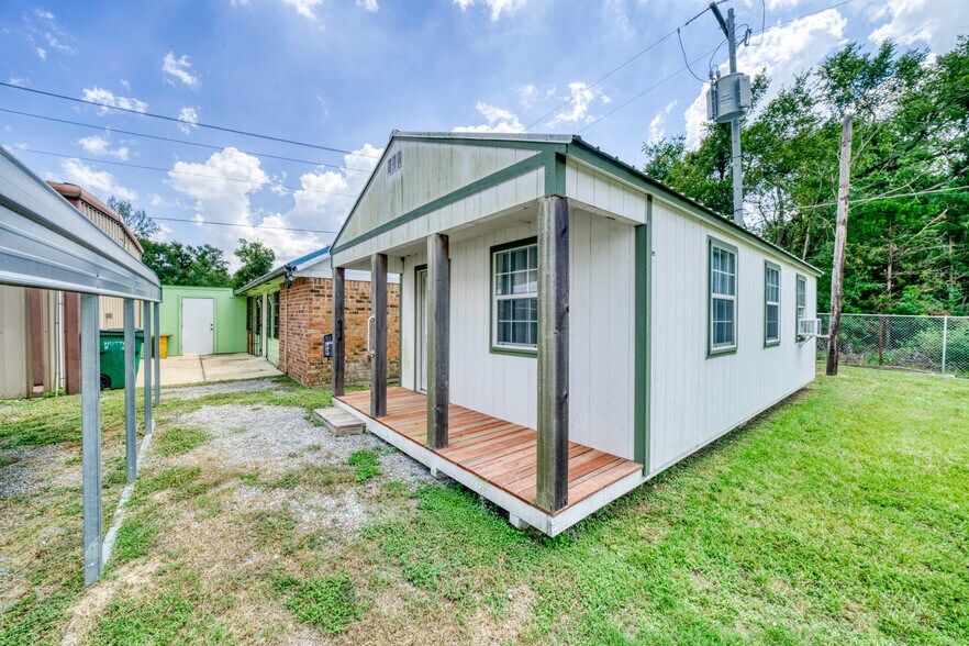 More Photos Of 212 S Tammye Ln, Madisonville Office For Sale