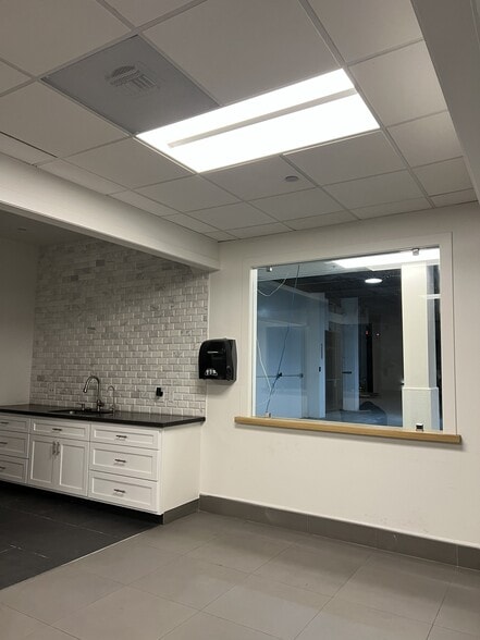 More Photos Of 3501 W Garry Ave, Santa Ana Warehouse For Lease