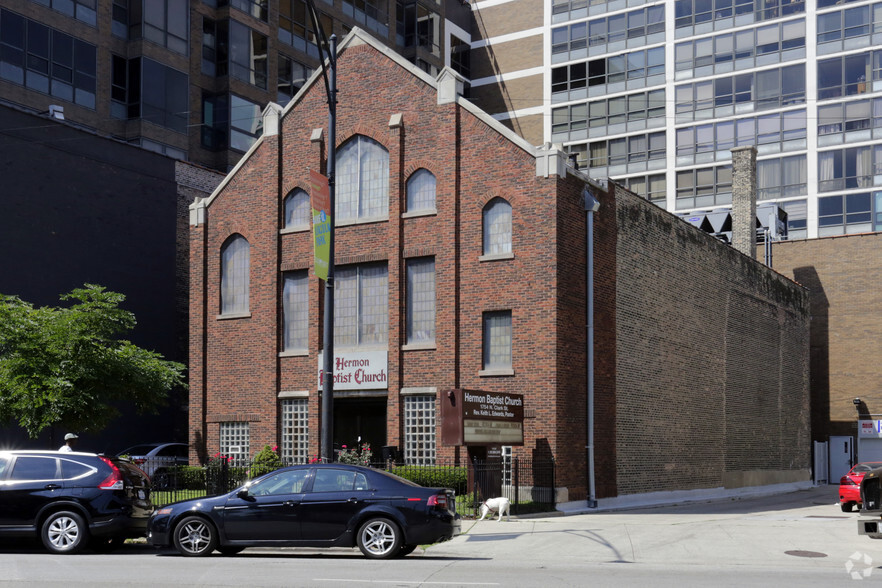 Primary Photo Of 1754 N Clark St, Chicago Religious Facility For Sale