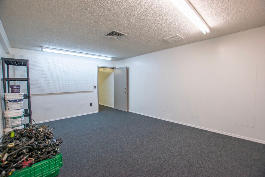 More Photos Of 519 W Western Ave, Avondale General Retail For Sale