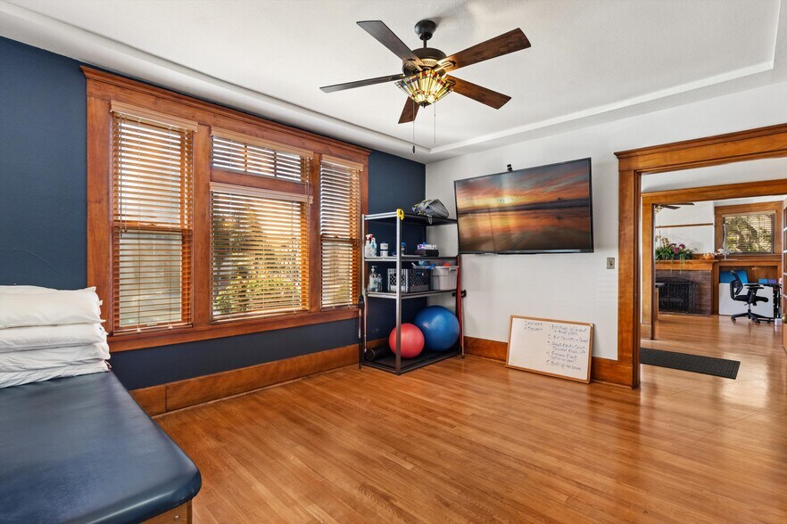 More Photos Of 106 Thorn St, San Diego Office Residential For Sale