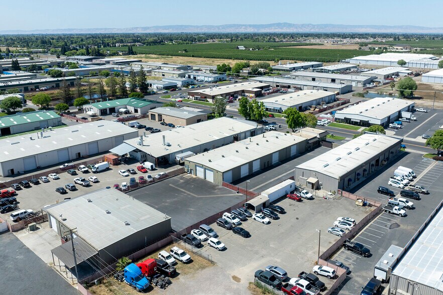 More Photos Of 4812 Stratos Way, Modesto Warehouse For Lease