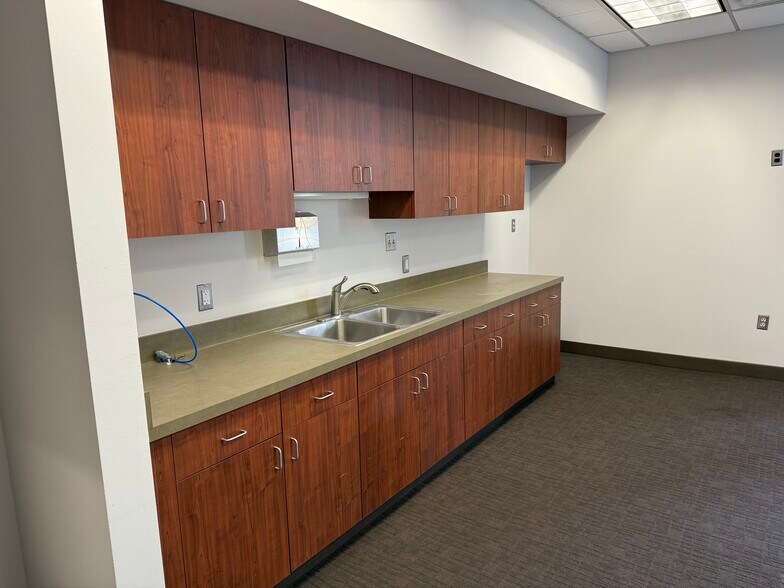 More Photos Of 6120 W Maple Rd, West Bloomfield Bank For Sale