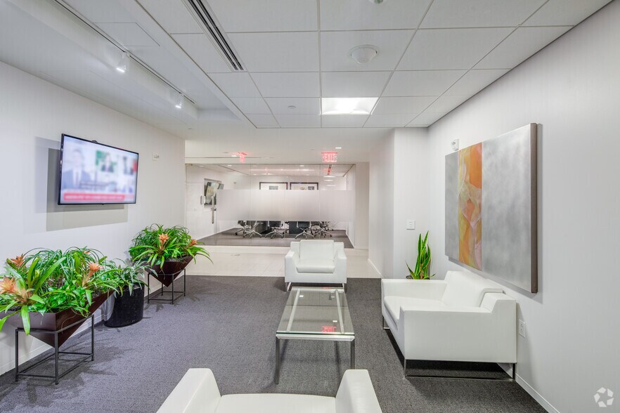 More Photos Of 2101 L St NW, Washington Office For Sale