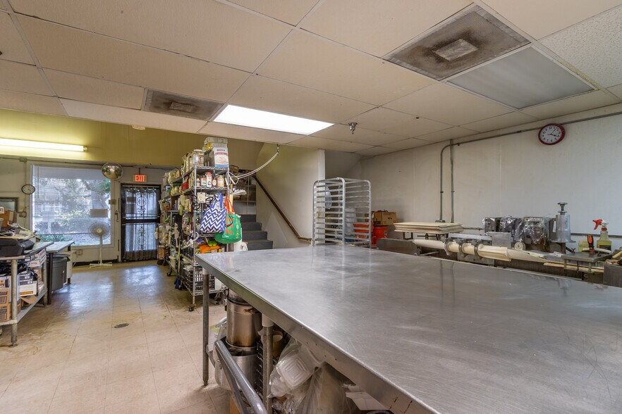 More Photos Of 2441 NW 43rd St, Gainesville Storefront For Sale