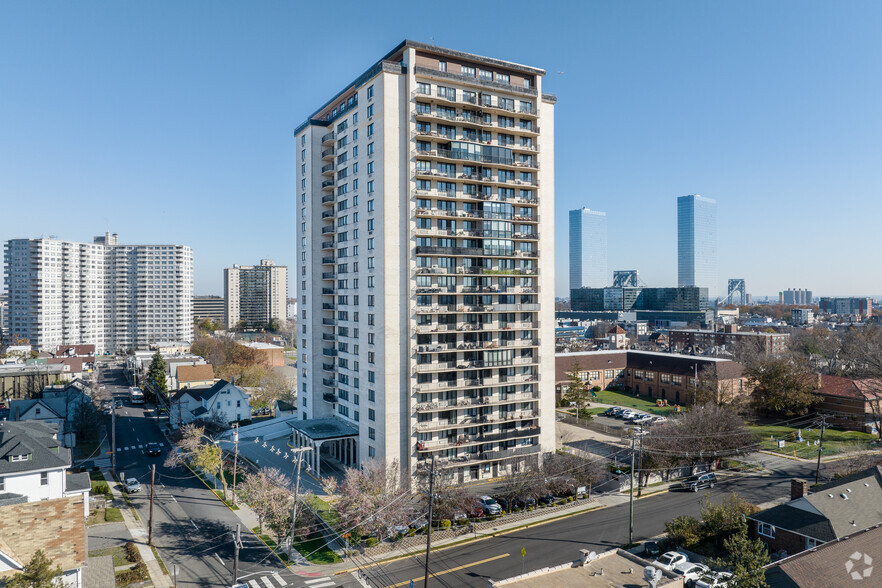 Primary Photo Of 1590 Anderson, Fort Lee Apartments For Lease