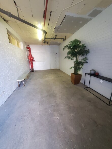 More Photos Of 1624 E Washington St, Phoenix Warehouse For Lease