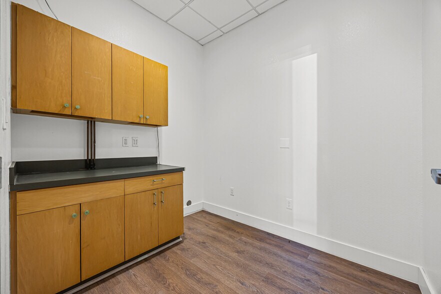More Photos Of 7225 W Highway 71, Austin Medical For Lease