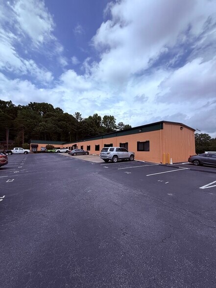 More Photos Of 3080 Sylvan Rd, Hapeville Auto Dealership For Lease