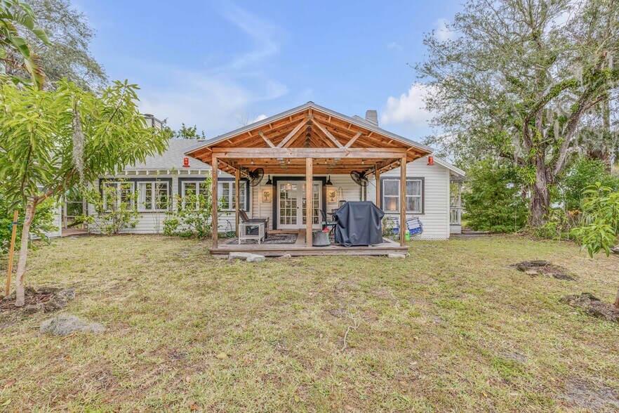 More Photos Of 801 Canal St, New Smyrna Beach Office For Sale