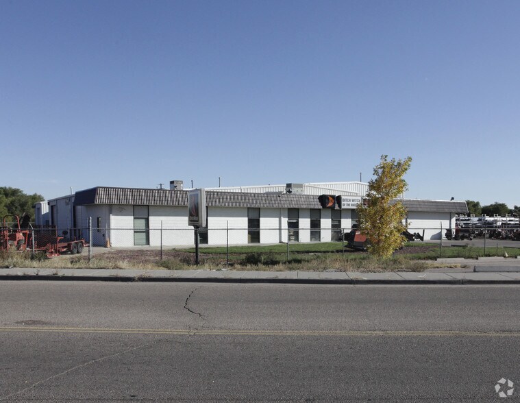 More Photos Of 7160 Eudora Dr, Commerce City Showroom For Lease