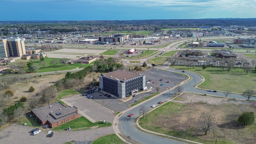 More Photos Of 2125 Heights Dr, Eau Claire Medical For Lease