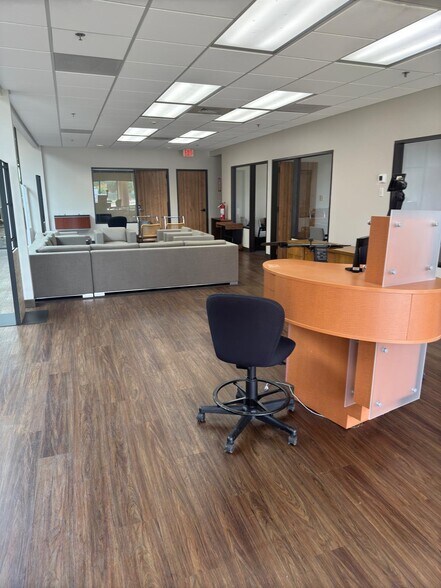 More Photos Of 8200 Jones Rd, Houston Bank For Lease