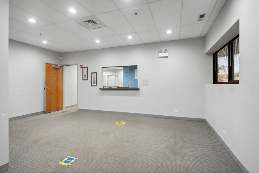 More Photos Of 10215 Roosevelt Rd, Westchester Office For Sale